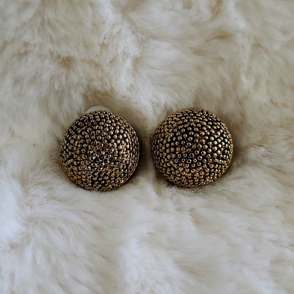 VINTAGE CLIP ON GOLD BEADED DOME POST EARRINGS - Picture 1 of 5